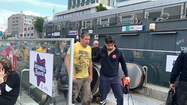 SON DAKİKA | Taksim metrosunda intihar girişimi! Raylara atladı, yara almadan kurtarıldı