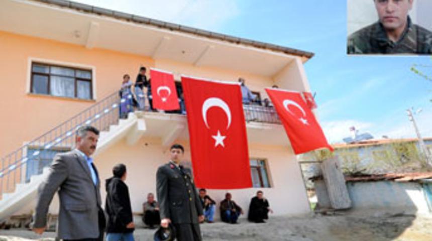 Askerde kaza kurşununa kurban gitti