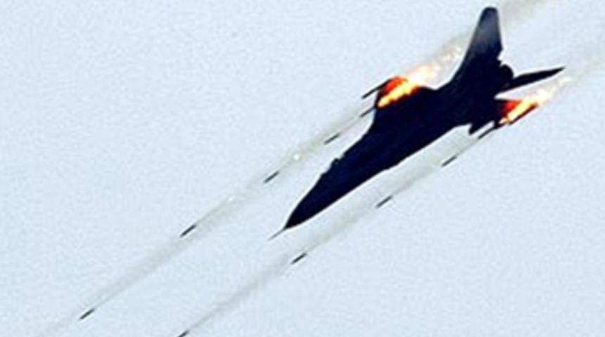 Suriye uçakları Lübnan sınırını bombaladı