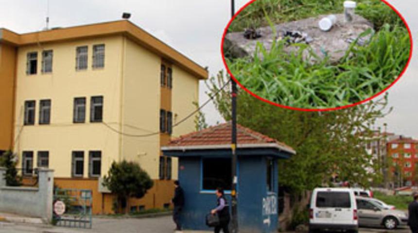 Bulduğu patlayıcı ile karakola gitti