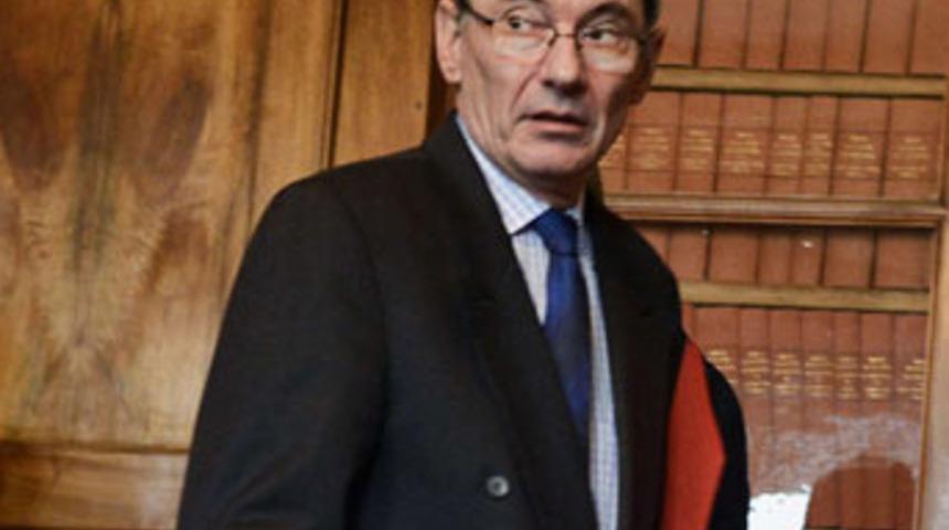 Fransa'da cani anne iş başında