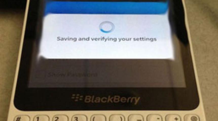 Üçüncü BlackBerry 10 cihazı geliyor