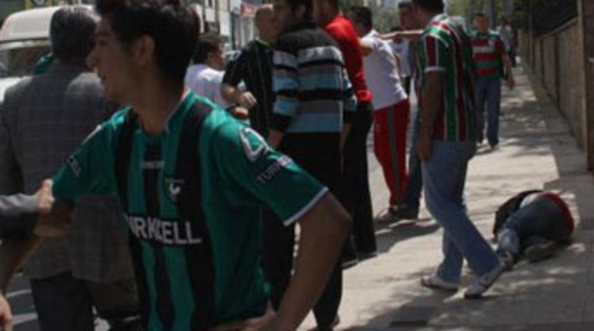 Ma&ccedil;ı &ouml;ncesi bı&ccedil;aklı kavga: 7 kişi yaralandı