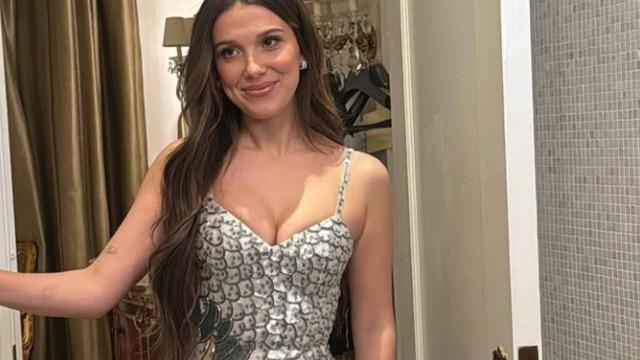 Millie Bobby Brown tatilden paylaştı! Olay yaratan pozlara bir bakan bir daha baktı