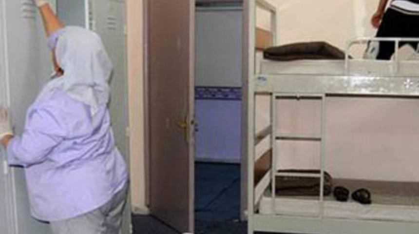 Uyuz okulu tatil ettirdi