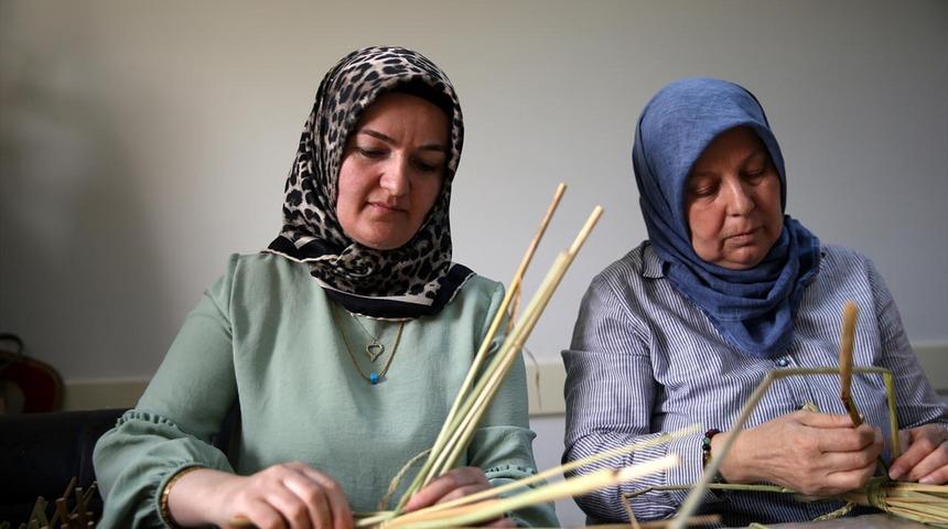 'Hobi olarak başladım artık para kazanıyorum' Otsu bitkiden &uuml;retiyorlar! &Ccedil;ok talep var... 'Yeniden ortaya &ccedil;ıkarttık'