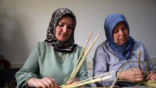 'Hobi olarak başladım artık para kazanıyorum' Otsu bitkiden üretiyorlar! Çok talep var... 'Yeniden ortaya çıkarttık'