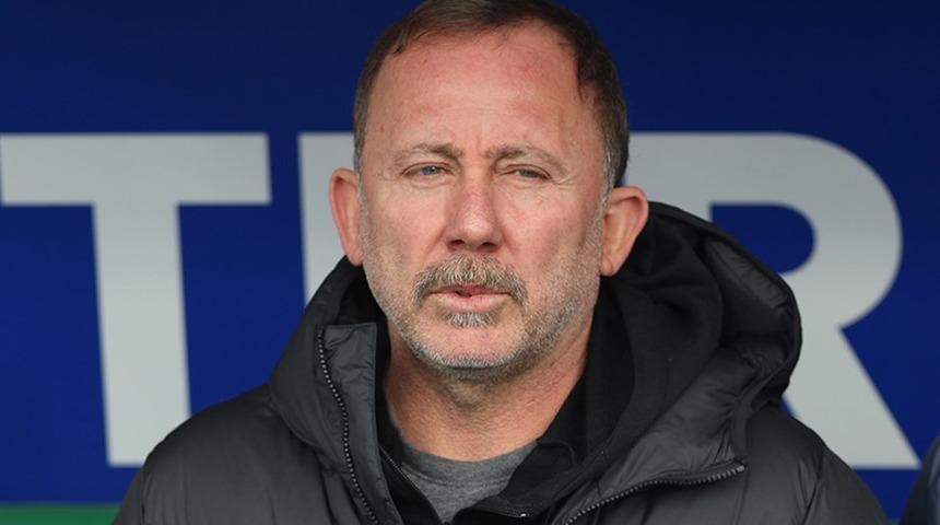 Taraftar heyecanla bekliyordu! Beşiktaş'tan Sergen Yalçın için resmi ağızdan ilk açıklama