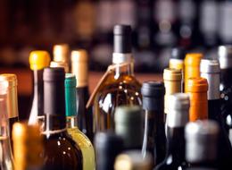 Yüzde 10 zam! Sigaradan sonra alkol fiyatları da değişti: (27 Nisan güncel rakı ve şarap fiyatları)