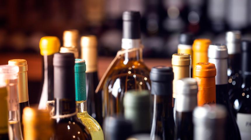 Yüzde 10 zam! Sigaradan sonra alkol fiyatları da değişti: (27 Nisan güncel rakı ve şarap fiyatları)