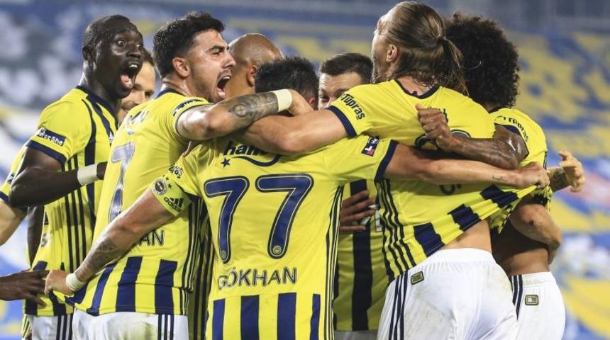Daha önce Fenerbahçe'de de forma giyen Papiss Cisse artık 400 TL için futbol oynuyor