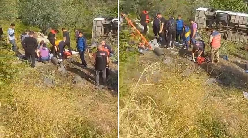 Pamukova'da feci kaza! Üniversitelileri taşıyan midibüs şarampole devrildi; 12 yaralı