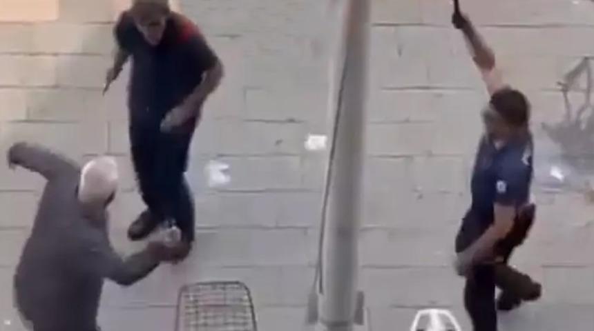  Adana’da bıçaklı kavgayı ayırmak isteyen polis, birinin topuğuna sıktı