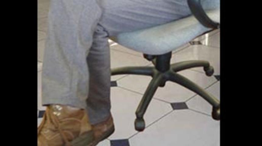 Sakın bacak bacak üstüne atmayın