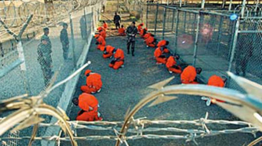 Guantanamo'da savaş gibi isyan