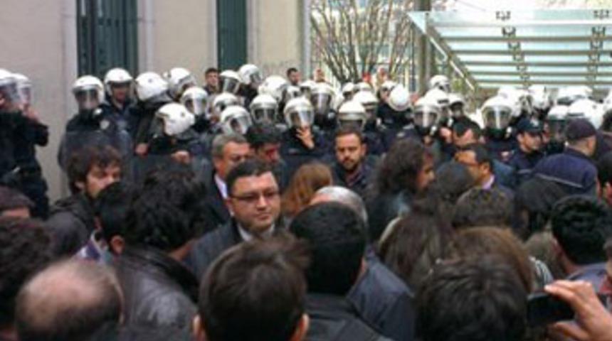 İstanbul &Uuml;niversitesi'nde gerginlik