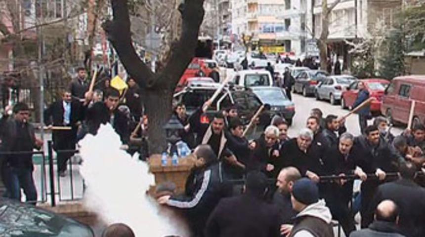 Sendikaya saldırı anı kameralarda