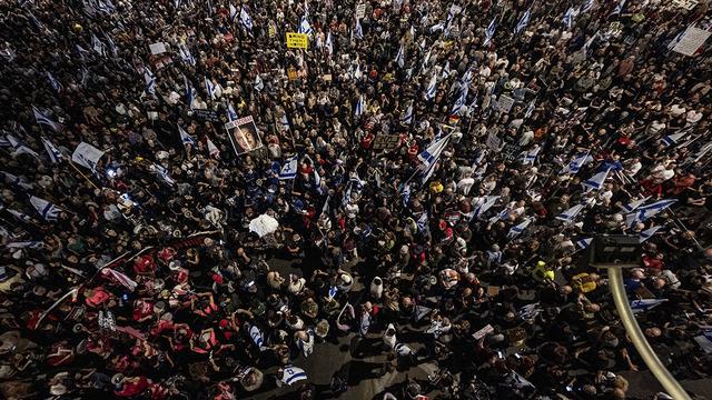 İsrailliler, Netanyahu'nun istifası için yine sokaklara indi! Polis göstericilere sert müdahalede bulundu