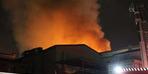 İzmir'de tekstil deposundaki yangın! 1 kişi yaralandı