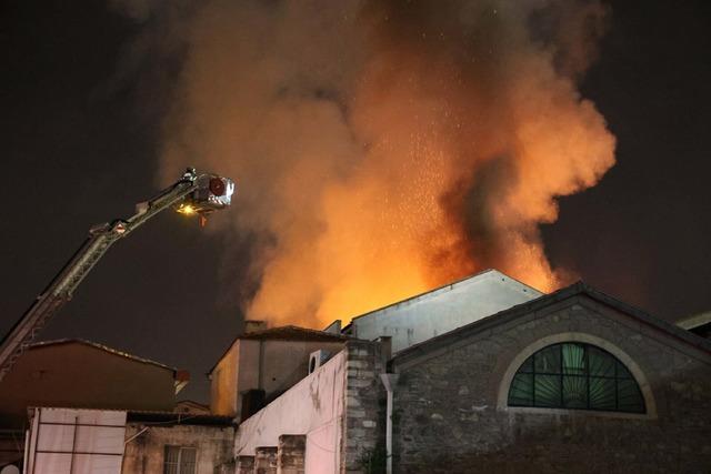 İzmir'de tekstil deposundaki yangın! 1 kişi yaralandı 640xauto