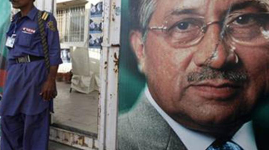 Pervez Müşerref Pakistan'a döndü