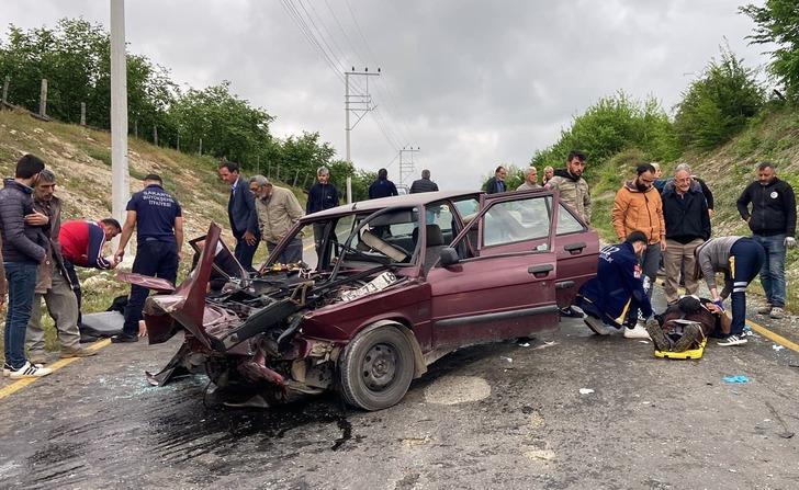 Sakarya'da feci kaza! Kafa kafaya çarpıştılar: 1 ölü, 3 yaralı 18738521-728xauto