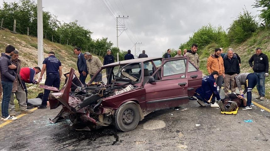 Sakarya'da feci kaza! Kafa kafaya çarpıştılar: 1 ölü, 3 yaralı