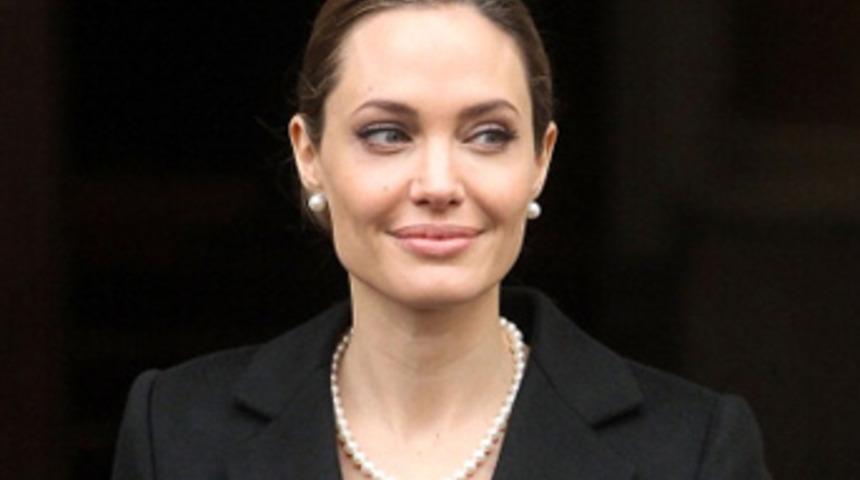 Angelina Jolie: Tecav&uuml;zc&uuml;lerden hesap soralım