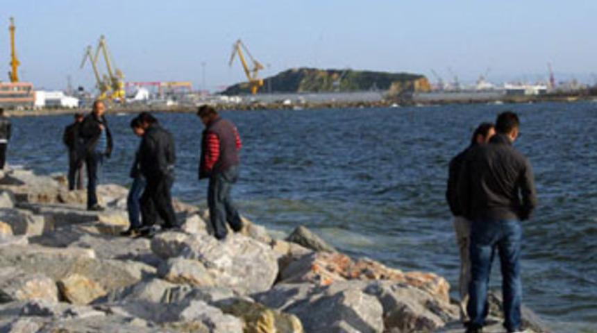 Pendik'te denize d&uuml;şen kişi kayboldu