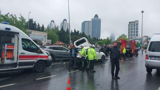 Beşiktaş'ta feci kaza! 8 araç birbirine girdi: 8 yaralı