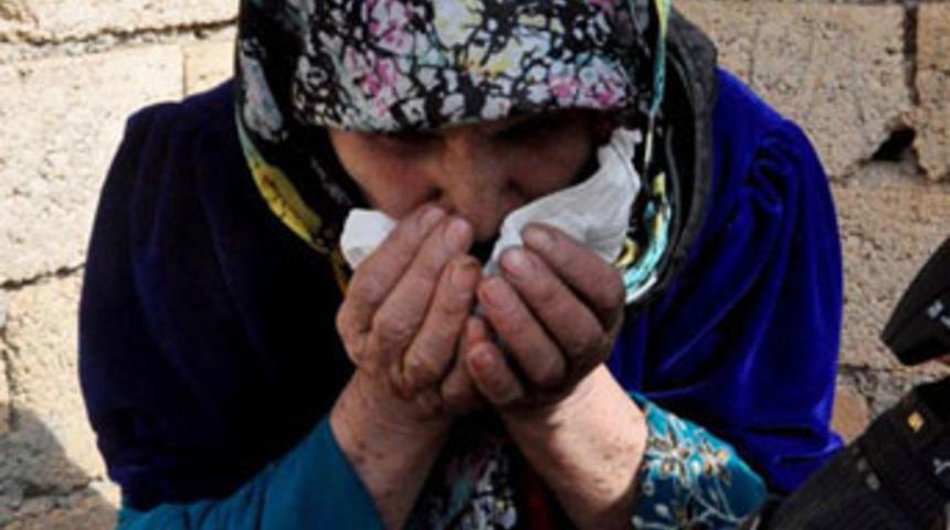 Doğduğu evin bah&ccedil;esinden toprak taşıdılar