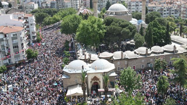 Yüzyıllardır süren gelenekte 4 yıllık hasret sona erdi! Civar illerden  akın ettiler! Manisa'da mesir macunu festivali heyecanı