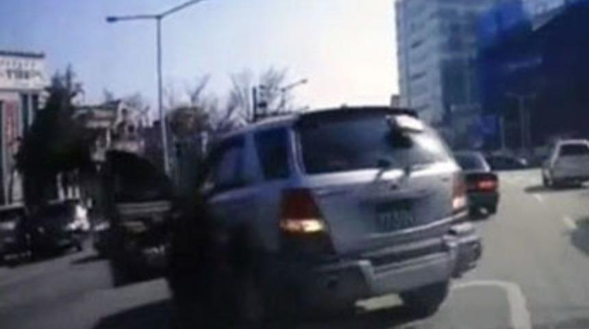 Kadın s&uuml;r&uuml;c&uuml;n&uuml;n geri vitesle imtihanı