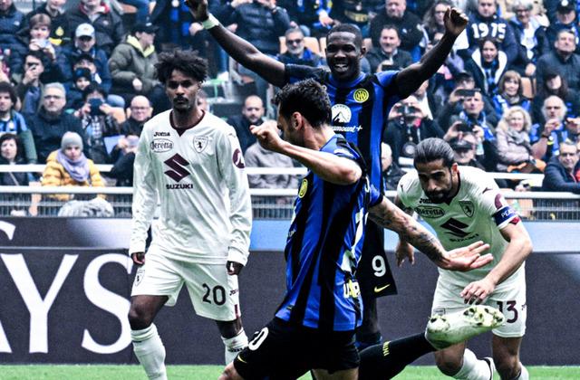 Hakan Çalhanoğlu, Inter formasıyla İtalya'da şov yapıyor!