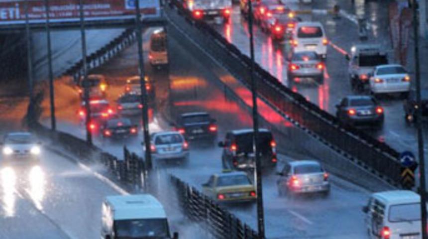 Antalya'da öğle vakti karanlık