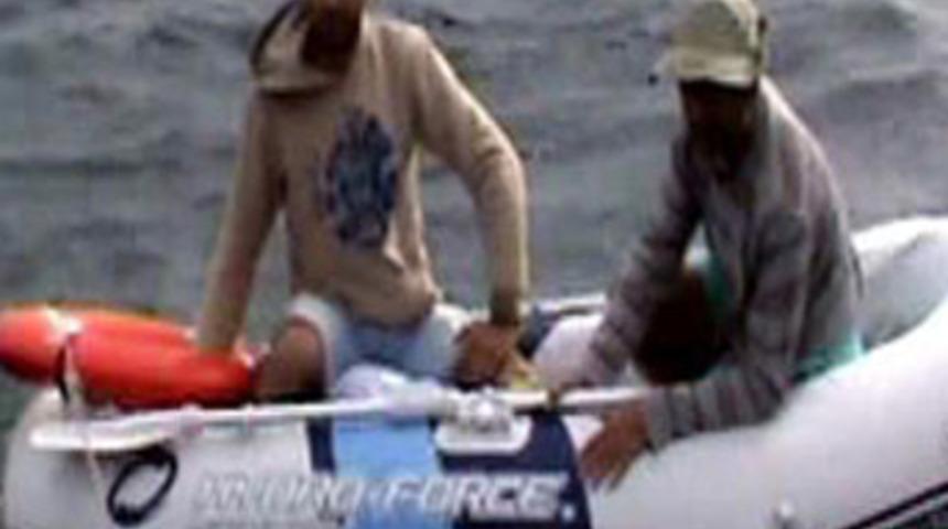 Balık avlarken mahsur kaldılar