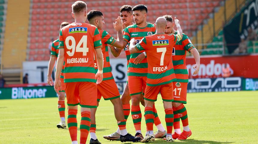 Alanyaspor, İstanbulspor'a gol oldu yağdı