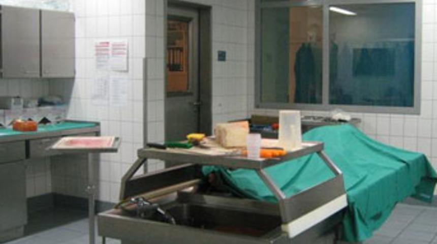 Annesinin cesediyle 8 ay yaşadı