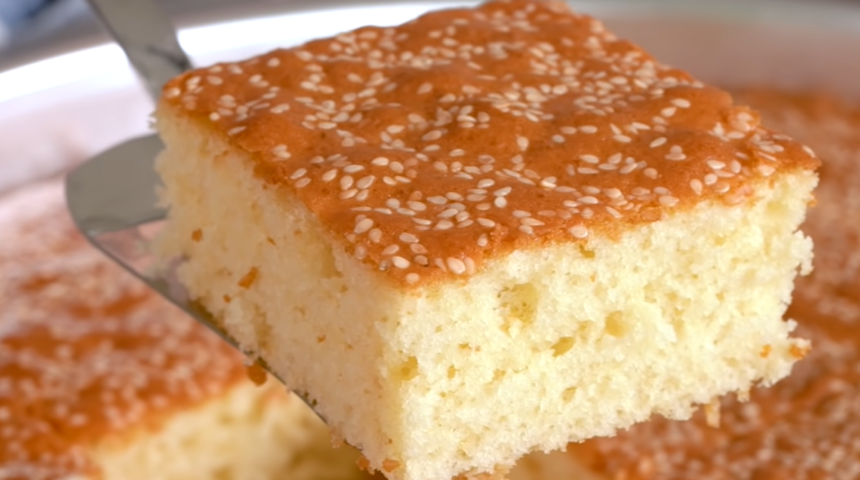 Sünger gibi yumuşacık anne keki tarifi! 5 dakikada bir tepsi dolusu kek nasıl yapılır? 