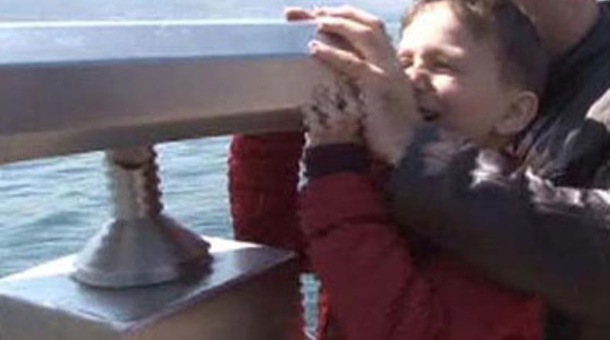 Çocuklarına intihar girişimini izlettiler