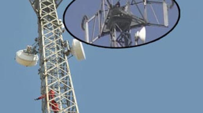 90 metrelik direğin tepesinden inmiyor