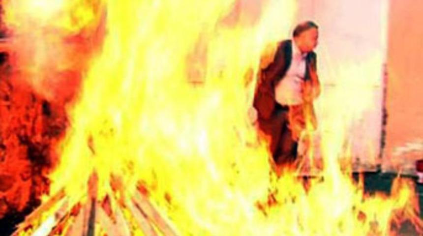 Bir anda alevlerin i&ccedil;inde kaldı!