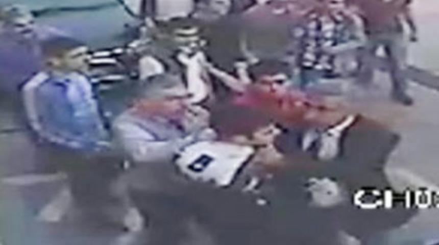 İki &ouml;ğretmen &ouml;ğrenciyi d&ouml;vd&uuml;!