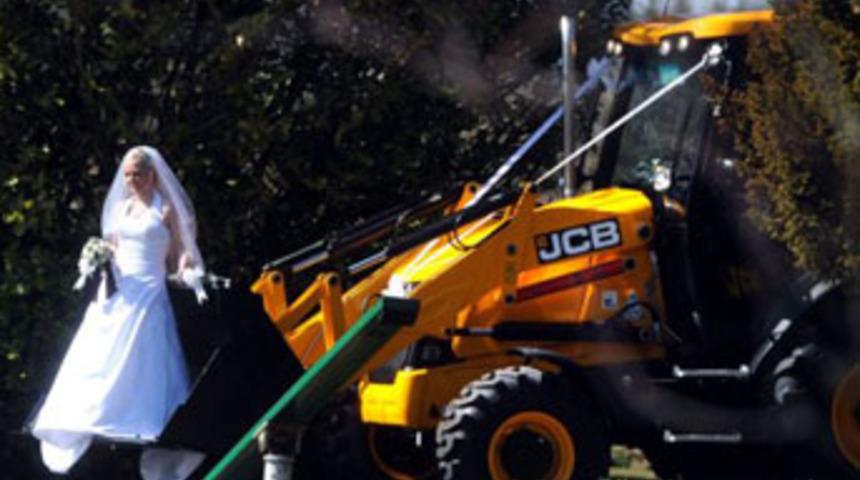 Nikah salonuna dev kep&ccedil;eyle gitti