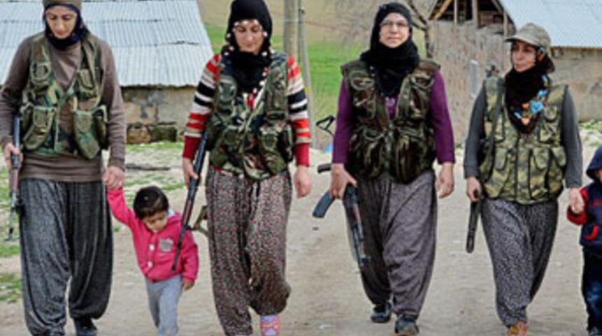 Mevzilerde nöbet tutan anneler