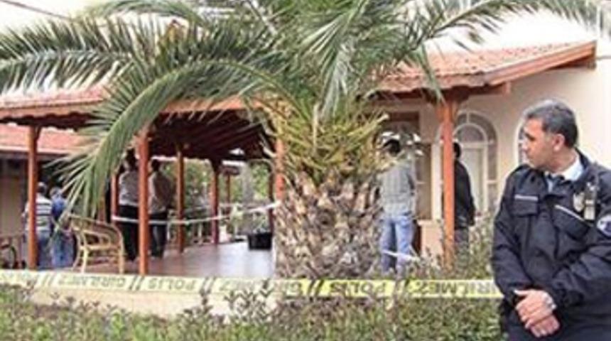 Eski belediye başkanı ve eşi ölü bulundu