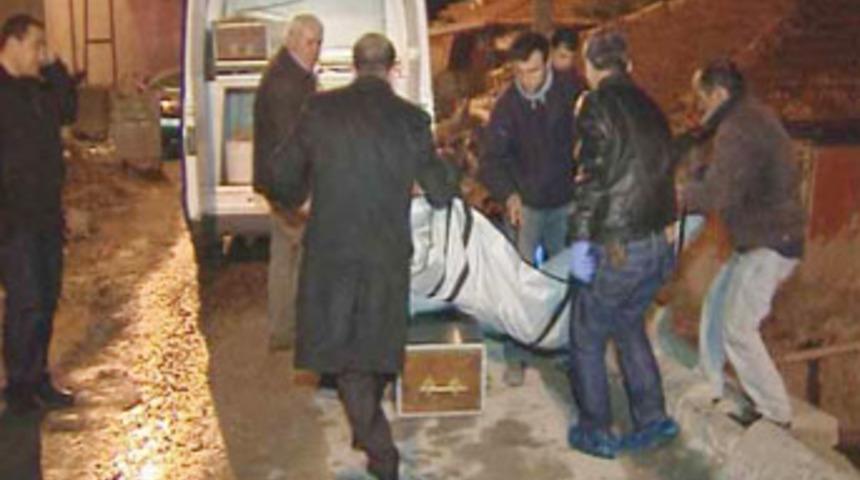 4 &ccedil;ocuğunun g&ouml;z&uuml; &ouml;n&uuml;nde eşini &ouml;ld&uuml;rd&uuml;