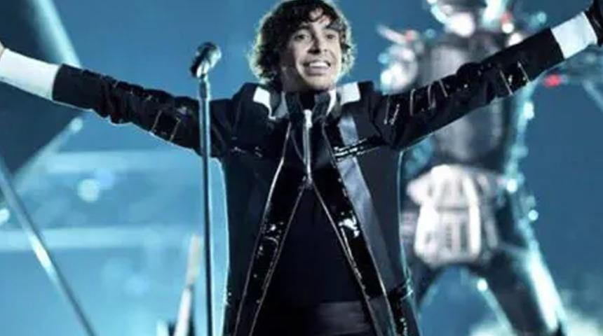 MaNga grubunun solisti Ferman Akgül ülkeyi terk etti! "Ülkemizden kopmamız mümkün değil"