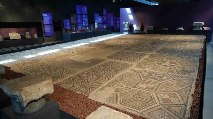 ’Amisos Mozaiği’ yoğun ilgi çekiyor
