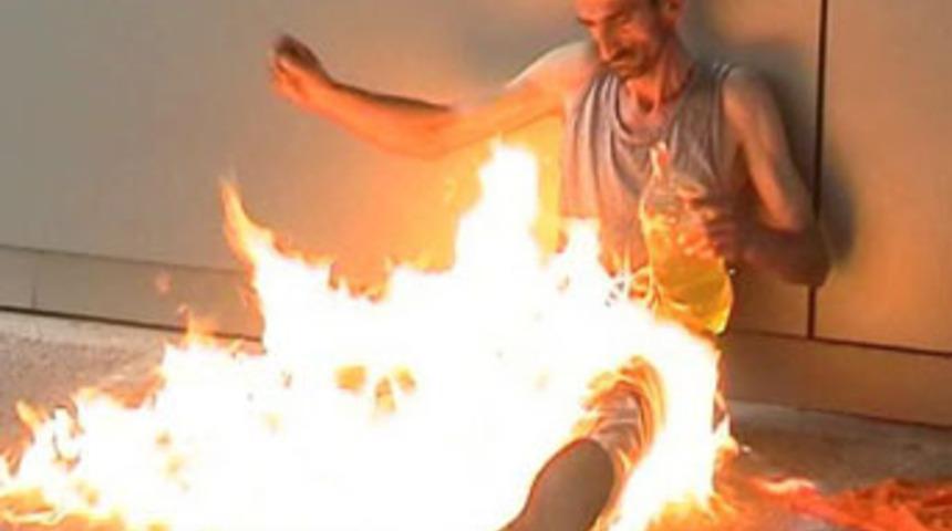 Benzinle kendini yaktı